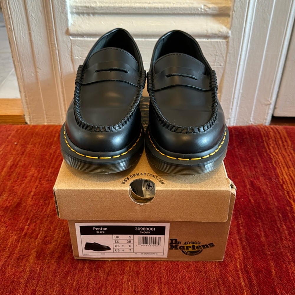 Like new Dr. Martens Penton Black Loafers